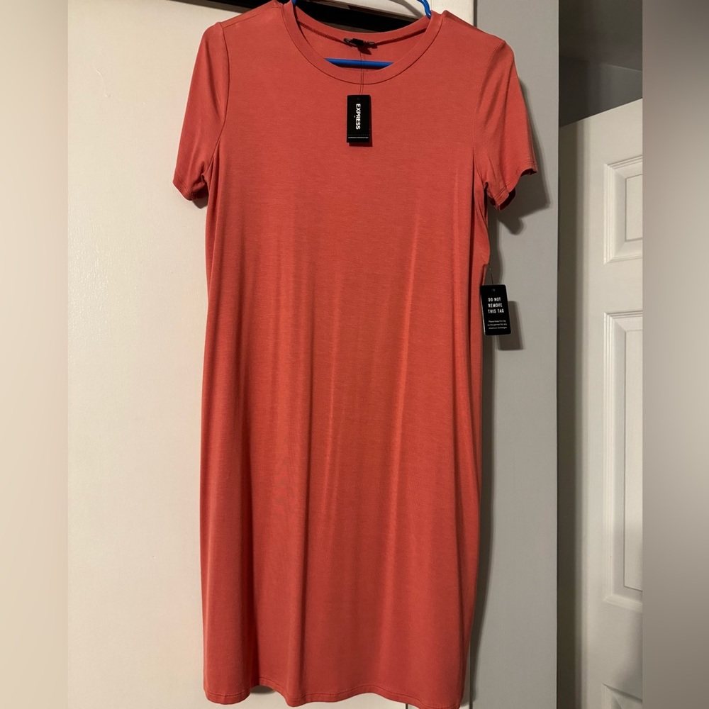 Coral rayon short sleeve dress. Size S. Never worn. Tags on.